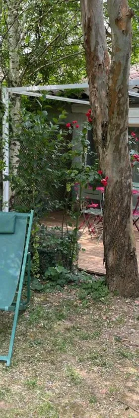 Gîte de charme Jas de Berrias Ardèche du Sud Piscine，位于Berrias Et Casteljau的酒店