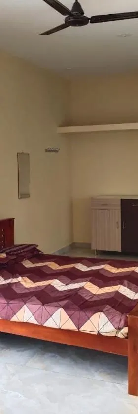 Jayanthi home stay，位于蒂鲁瓦纳马莱的酒店