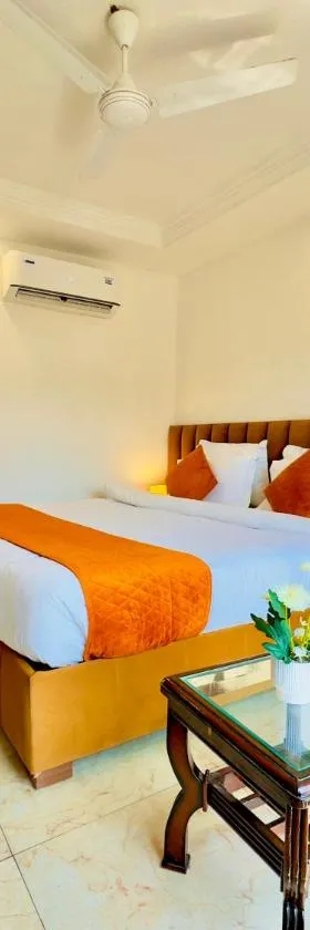 Hotel The Chandigarh Square - Top Rated & Most Awarded Property in Chandigarh，位于钱德加尔的酒店