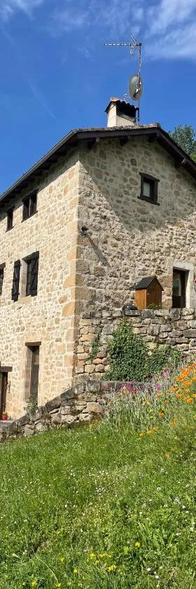 Chambre d'hôtes L'ECRIN DU QUERCY，位于菲雅克的酒店