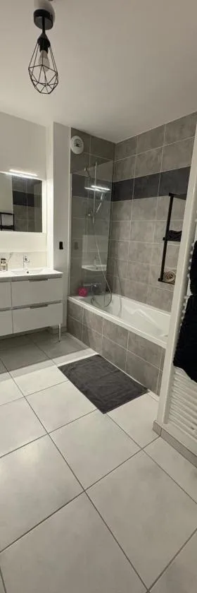 Appartement luxueux à 4 minutes de l'aéroport de genève，位于费内-伏尔泰的酒店
