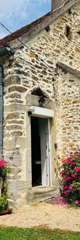 Le Gîte De L'Ouche Charlot，位于Maux的酒店