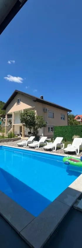 Villa Dzeno Sarajevo，位于Krivoglavci的酒店
