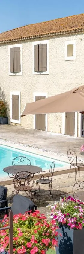 Hôtel Les Magnanarelles，位于莫桑莱阿尔皮莱的酒店