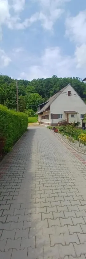 Pod Górą，位于Wiśniowa的酒店