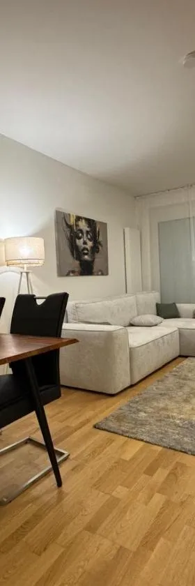 Traumwohnung in Tulln an der Donau，位于图尔恩的酒店