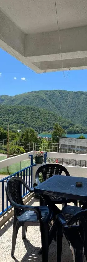 Lake City Apartment，位于普卢日内的酒店