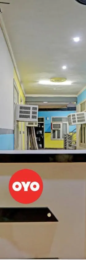 Hotel O Wamson Alpha Co living Stays，位于Kalkaji Devi的酒店