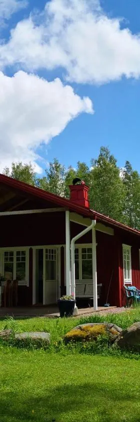 Nybyggd stuga i naturskönt läge，位于Höje的酒店