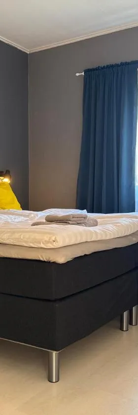 ZeNour Your Cozy Stay in Åmål，位于奥莫尔的酒店