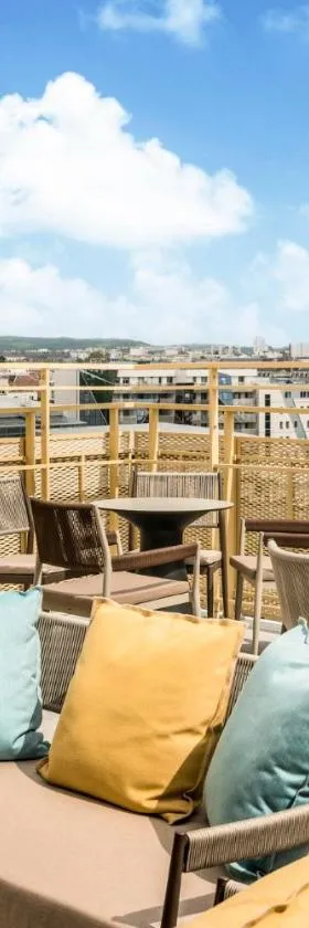 Holiday Inn Express & Suites Reims - Rives de Vesle by IHG，位于兰斯的酒店