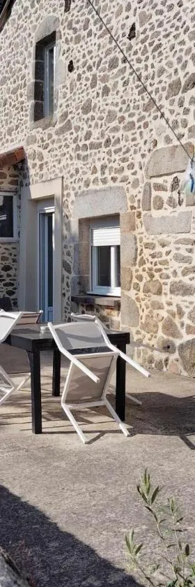 Gîte et chambre d'hôtes Les Authentiques，位于Saint-Estèphe的酒店