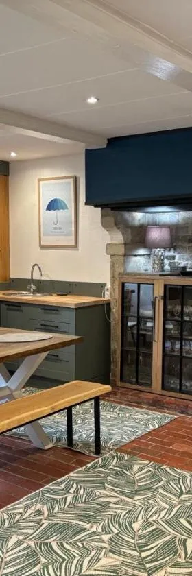 Comfortable house for 4 guests in Saint-Côme-du-Mont，位于Saint-Côme-du-Mont的酒店