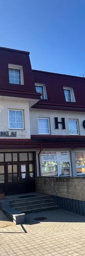 Hotel Alf，位于Borovany的酒店