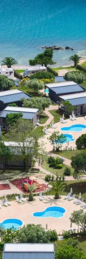 Aminess Planet Camping Holiday Homes Sirena，位于诺维格勒伊斯特拉的酒店