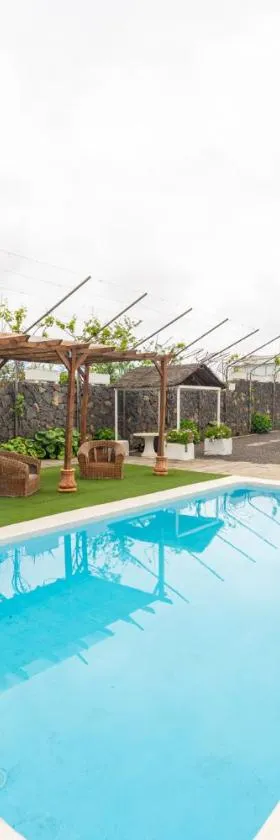 Casas Rurales La Tanquera y Las Rosas，位于洛斯雷亚莱霍斯的酒店