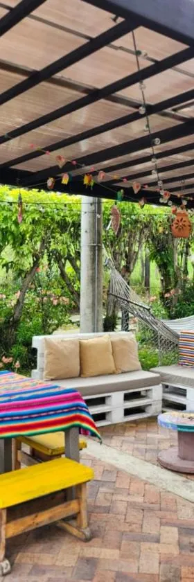 Espectacular cabaña campestre con granja，位于锡帕基拉的酒店