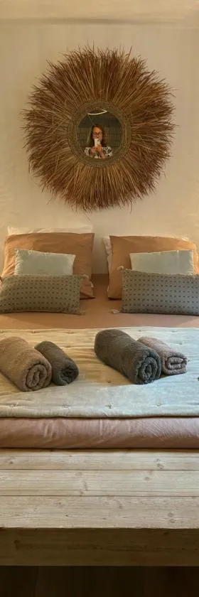 Cocon cosy appart romantique, jacuzzi piscine，位于Puget的酒店
