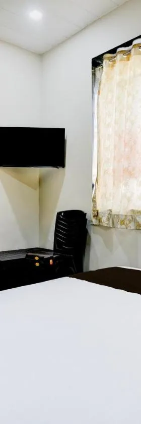 Hotel O Divine Fine Dine Lodging And Boarding，位于孟买的酒店