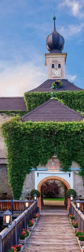 TAUROA Schloss Gabelhofen，位于丰斯多夫的酒店