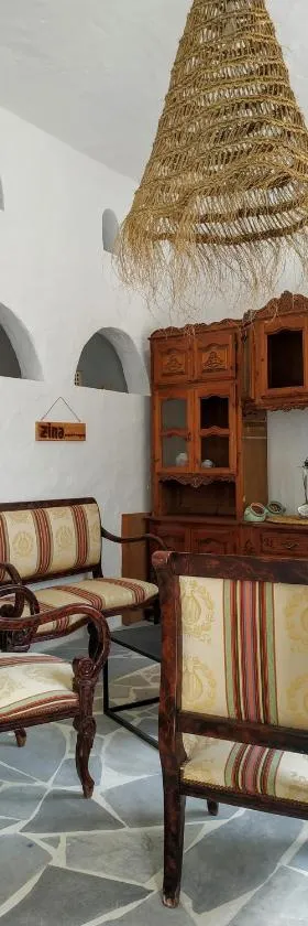 Zina Resort Guesthouse & Camping，位于Zurayq Barrānīyah的酒店