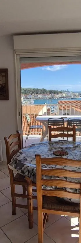 Appartement face à la mer , récent tout équipé，位于旺德尔港的酒店