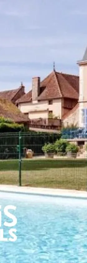 Logis Hotel Domaine du Cheval Blanc，位于Saint-Boil的酒店