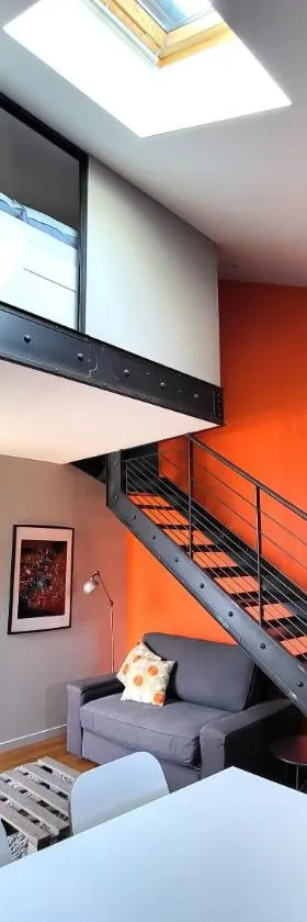 Le Loft de Genas - l'Atelier et la Villa，位于热纳的酒店