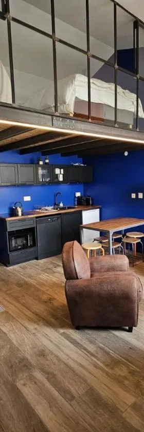 Le Loft de Genas - la Bastide, le Chalet, le Loft, le Mas, la Paillote，位于热纳的酒店