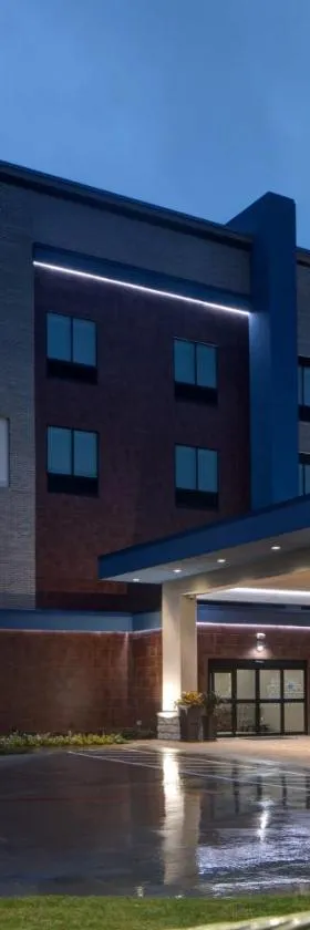 Hampton Inn & Suites Dallas - Farmers Branch，位于法默斯布兰奇的酒店