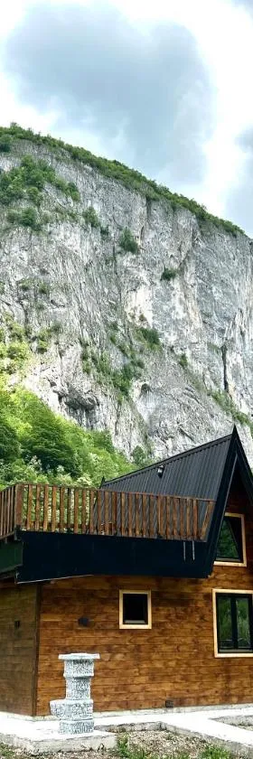 Komarnica Forest Owl，位于Šavnik的酒店