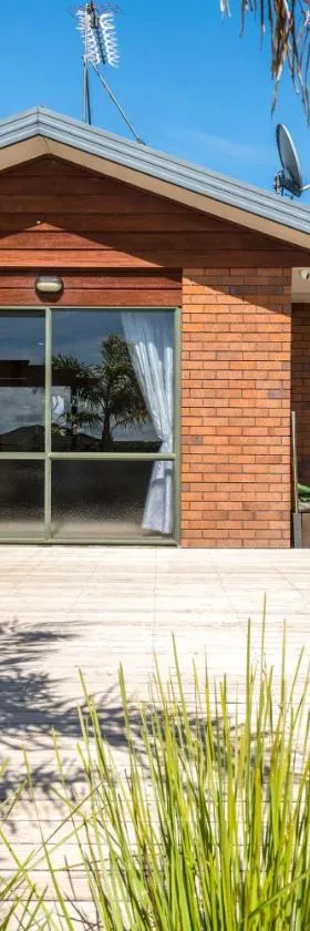 Elevated Family Sized Guest-house with Beautiful Views，位于奥克兰的酒店