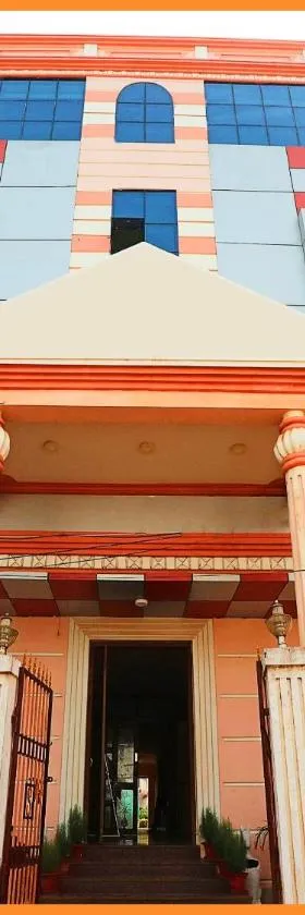 PREMIUM LUXURY HOTEL SHAMBHIT INTERNATIONAL , Near Sea Beach with #Parking #Restaurant #Room service #Conference Room #Lift #Wifi - A Best Hotel In Puri，位于普里的酒店