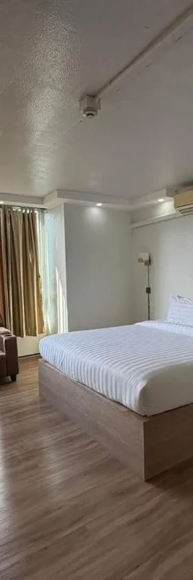 KM卡万耀酒店，位于帕夭的酒店