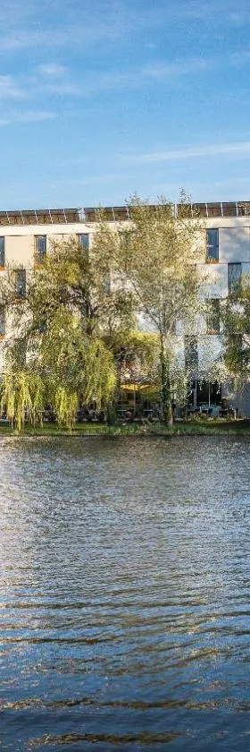 贝斯特韦斯特湖畔优质酒店，位于塞克希费黑瓦尔的酒店
