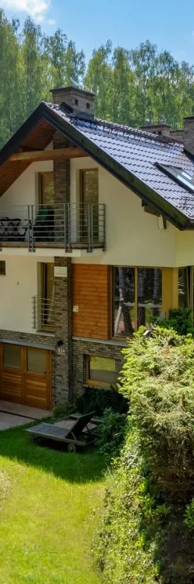 Mazursko - komfortowe apartamenty nad jeziorem, sauna, kominki na parterze，位于克雷托维尼的酒店