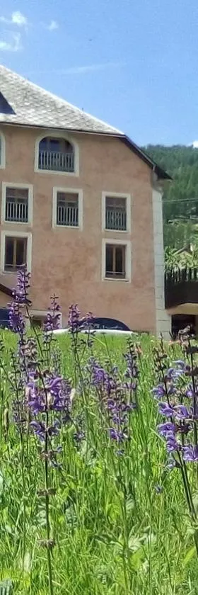 Auberge de Jeunesse HI Serre-Chevalier，位于拉萨尔莱阿尔佩的酒店