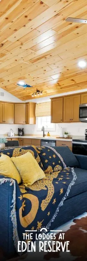 The Lodges at Eden Reserve - Pet Friendly Cabins Near Ark，位于威廉斯敦的酒店