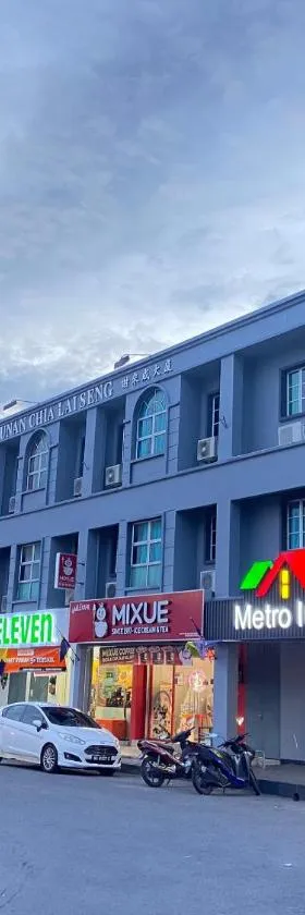 密特罗伊恩酒店，位于亚娄的酒店