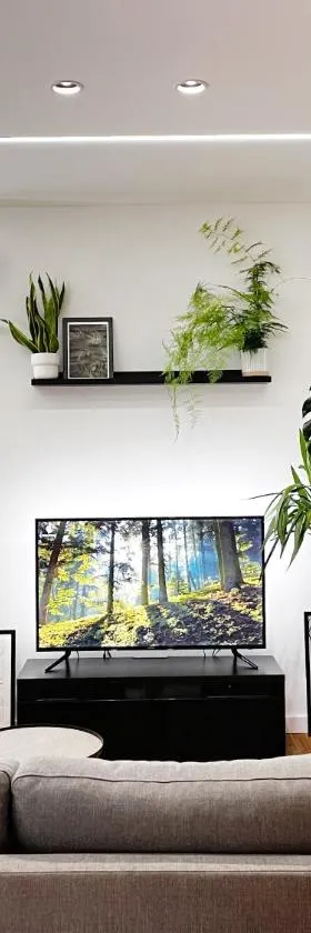 Apartament Green Plant - 1 lub 2 oddzielne sypialnie, taras 30m2, garaż podziemny, FV vat, Targi, klima, dostęp 24h，位于凯尔采的酒店