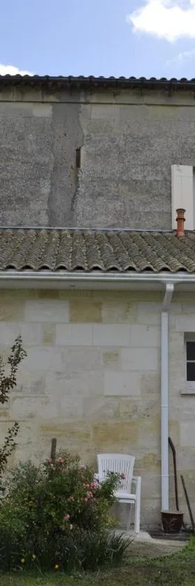 Chambres d'Hotes La Mouline，位于Ludon-Médoc的酒店