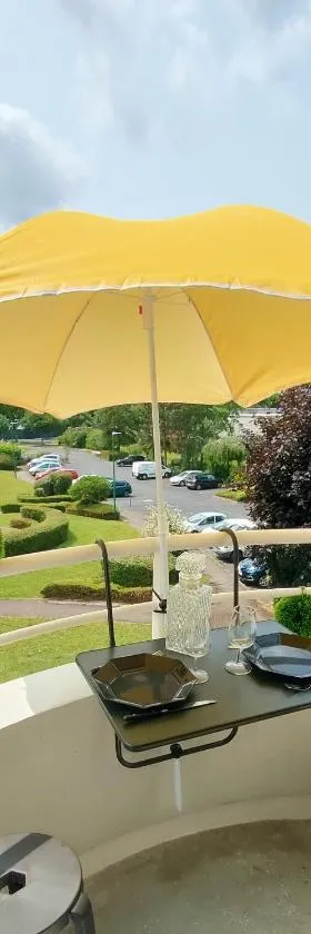Le doux viking appartement cosy balcon parking Caen Beaulieu，位于凯恩的酒店