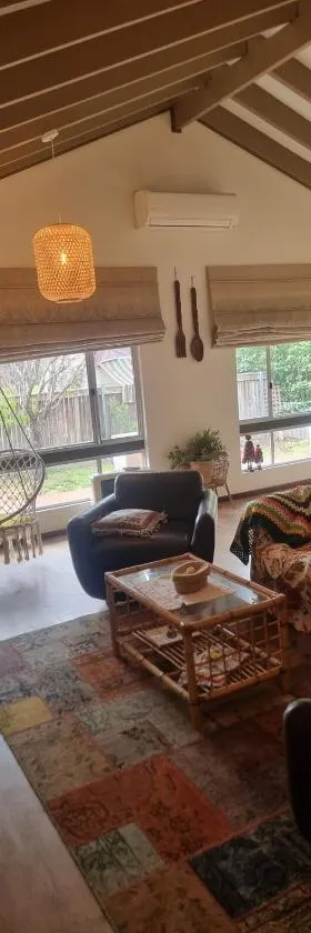 Ocean Drive Home - 3 bedroom 70s stylish home，位于班伯里的酒店