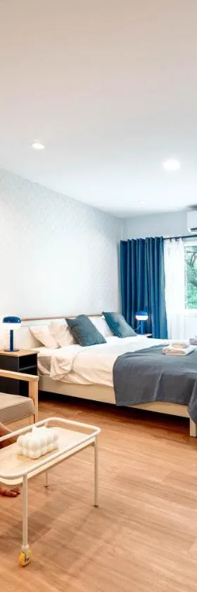 Blue House 191 Hometel - 3 mins to BTS Saphan Taksin，位于Chinatown的酒店