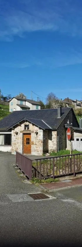 Maison de charme à la Salvetat-sur-Agout 3 chambres，位于拉萨尔韦塔的酒店
