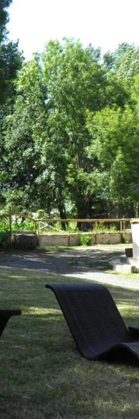 Gîte de caractère avec étang privé, jardin clos et cheminée, parfait pour les familles - FR-1-426-121，位于Payré-sur-Vendée的酒店