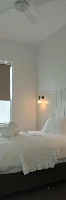 Honeysuckle Inn - Violet Town，位于Violet Town的酒店