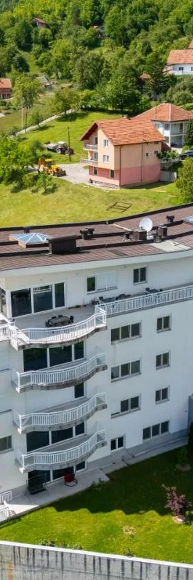 SkyRise Hotel，位于Vogošća的酒店
