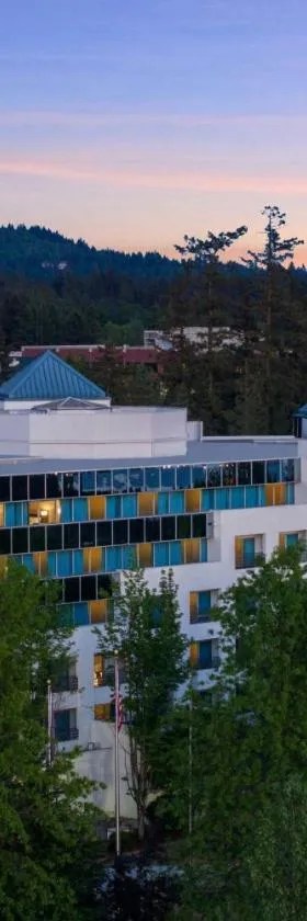 AC Hotel by Marriott Portland Lake Oswego，位于莱克奥斯韦戈的酒店