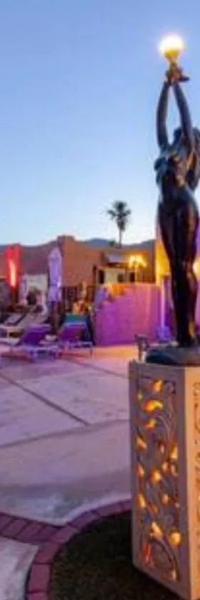 MI KASA HOT SPRINGS 420,Adults Only, Clothing Optional，位于沙漠温泉的酒店